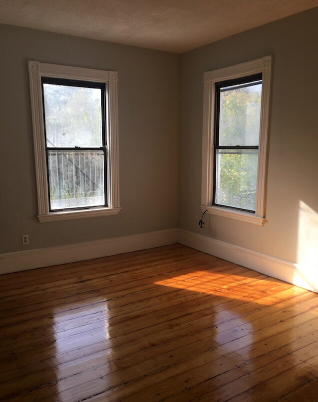 Photo - 10 Saunders St