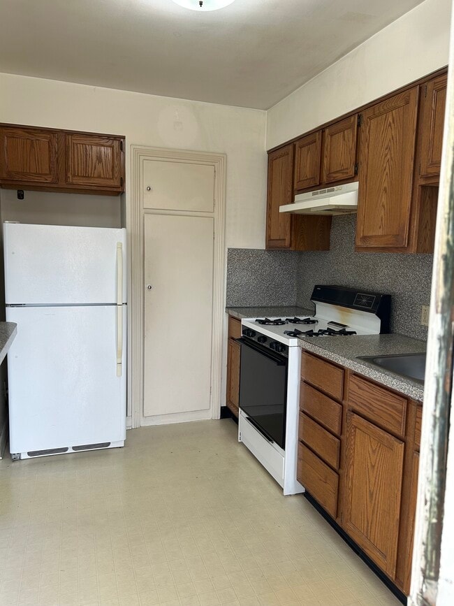 2009 Elmwood Ave Unit C