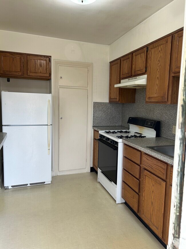 Photo - 2009 Elmwood Ave Unit C