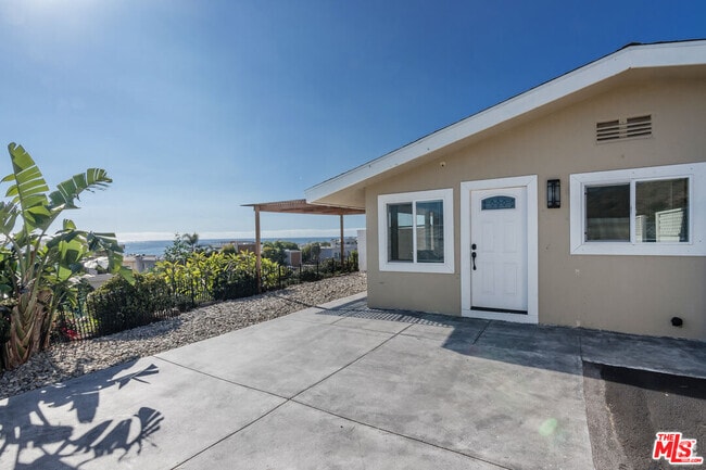 Building Photo - 22609 Pacific Coast Hwy Rental