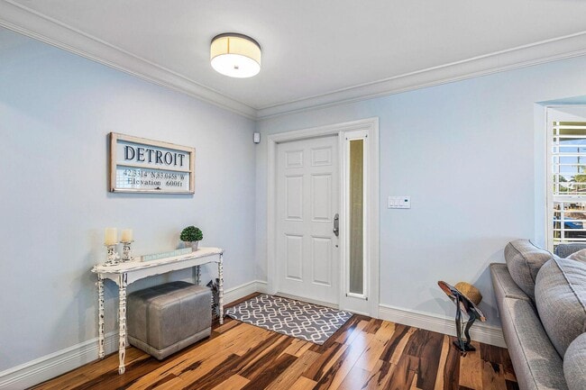 Photo - 899 Barcelona Dr