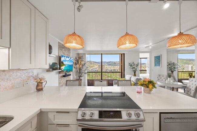 Photo - 320 Lili?uokalani Ave