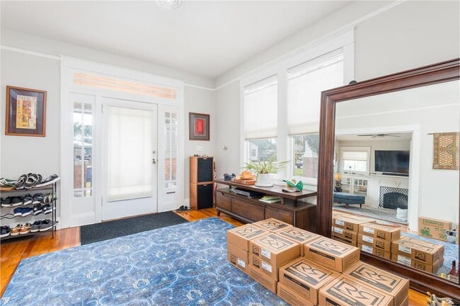 Photo - 705 W Alfred St