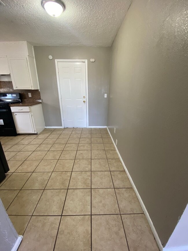 Photo - 301 NW 83rd St