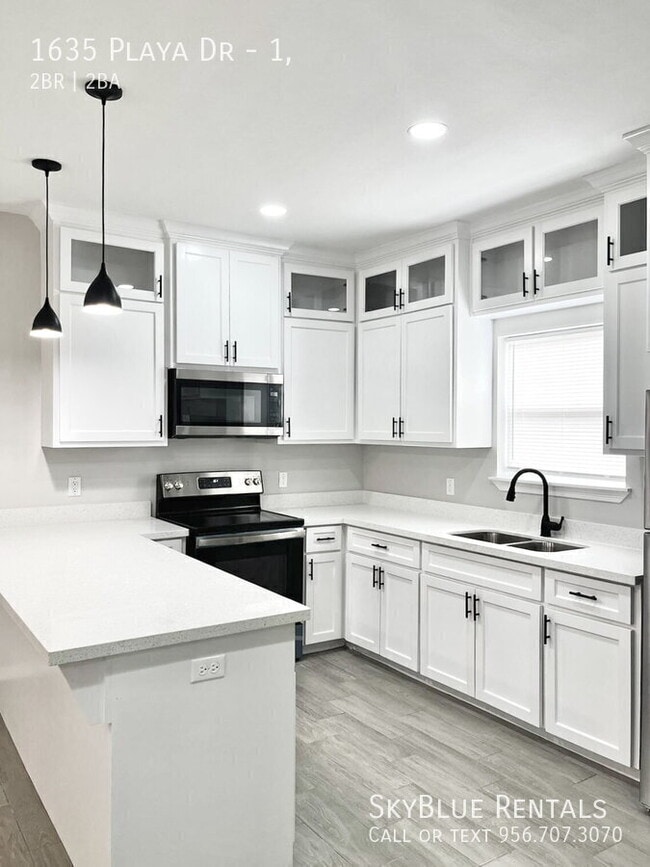 Building Photo - 1635 Playa Dr Unit 1,
