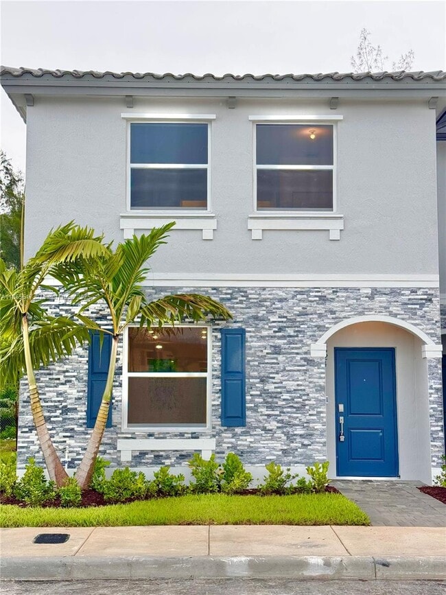 Photo - 124 SE 10th St Townhome
