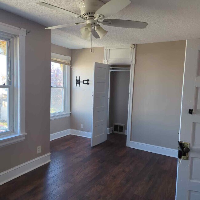 Photo - 320 W 31st St