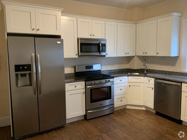 Building Photo - 246 W 5th St Unit 1 Rental