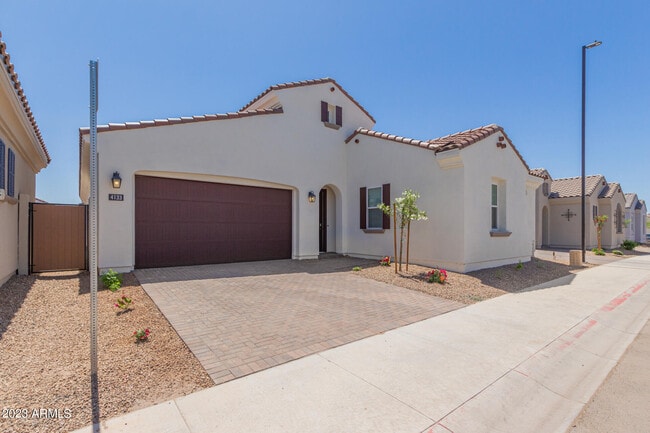 4133 E Las Colinas Dr