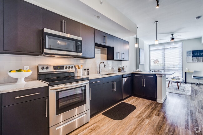 1 BR, 1 BA - 720SF