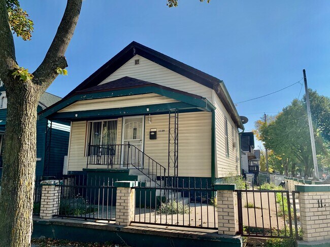 Photo - 1139 W Mineral St House