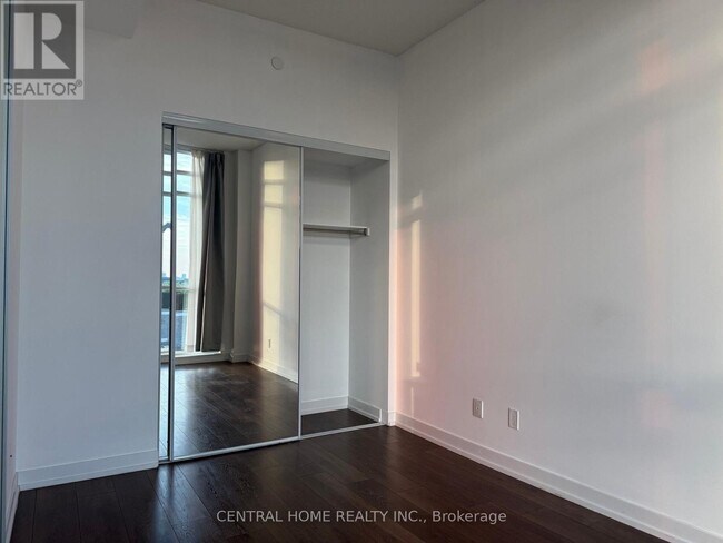 Photo - 297 College St Unit 718