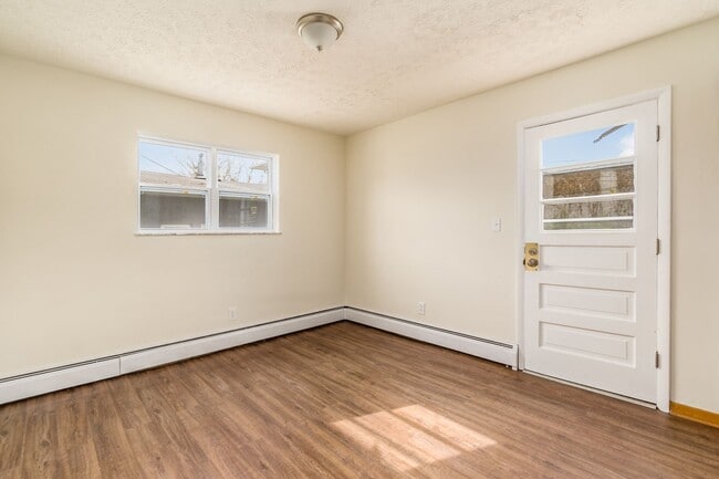 Photo - 28 Pinewood Dr Unit B