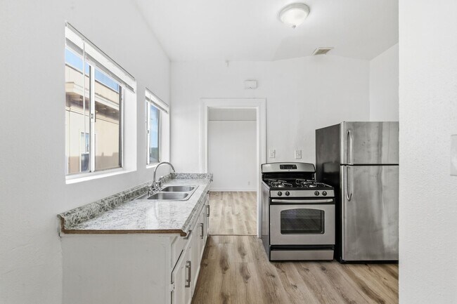Photo - 707 W 48th St Unidad 707 1/2
