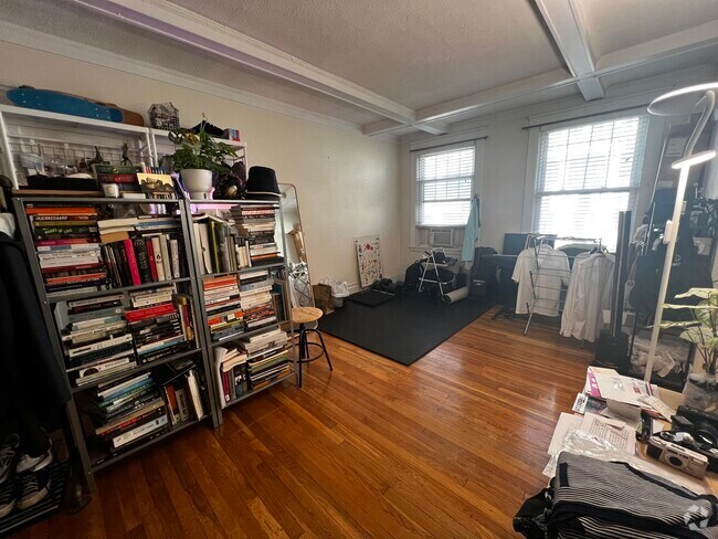 Building Photo - 124 Sutherland Rd Unit 1 Rental