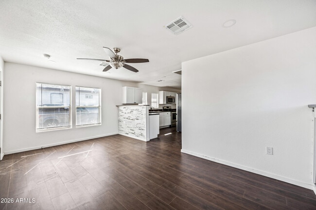 Photo - 330 N 15th St