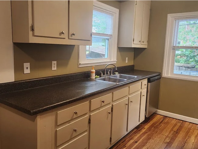 Photo - 1807 W 44th St