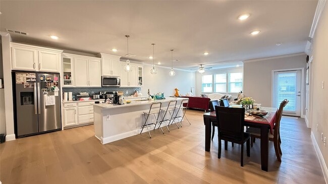 Photo - 651 North Watters Road Unidad 2401