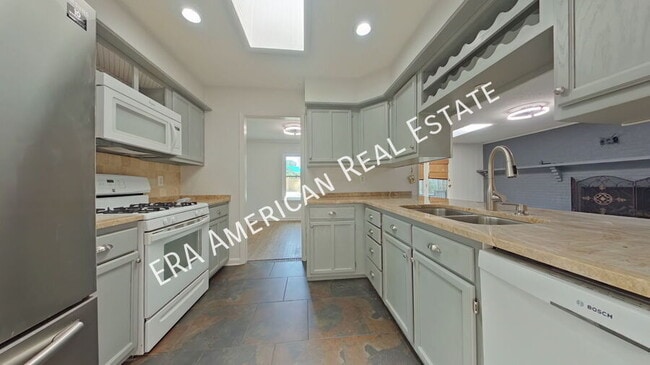 Photo - 10 Lake Lorraine Cir