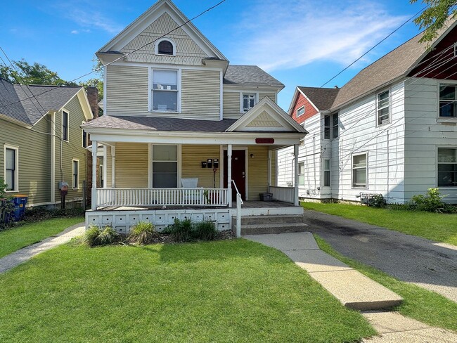 Building Photo - 309 Eastern Ave SE Unit 1