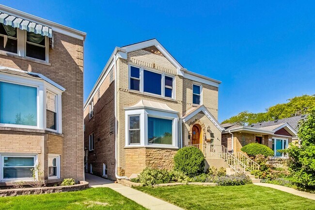 Photo - Beautiful turnkey unit Unit #2