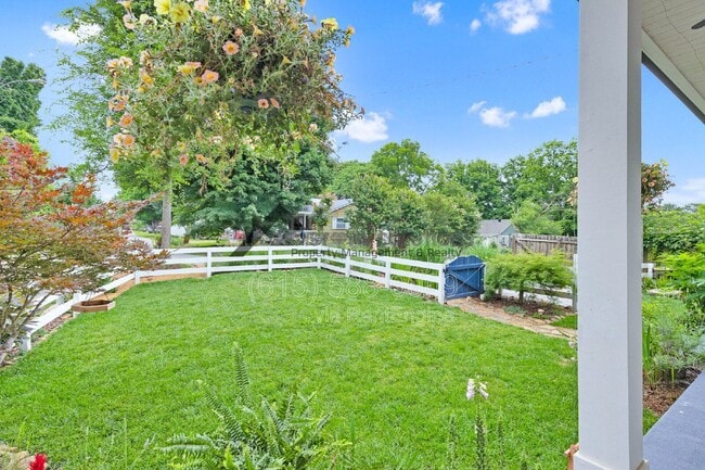 Photo - 704 West End Cir