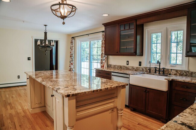 Photo - 10 Herrick Rd