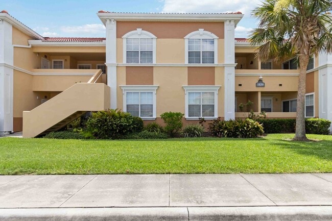 Photo - Beautiful furnished 2/2 unit available now... Unit 203