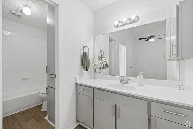 A3 Townhome 1BR, 1.5BA - 795SF - Bathroom