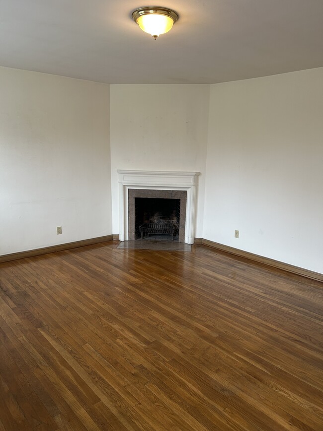 2009 Elmwood Ave Unit C