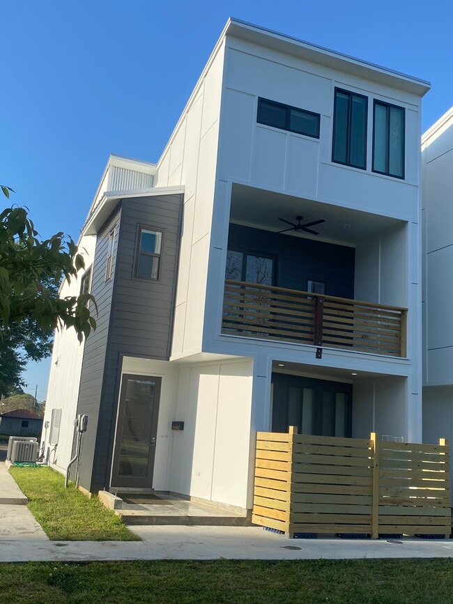 Building Photo - 101 Hamilton Pl