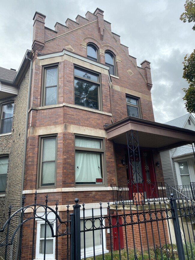 Building Photo - 10422 S Avenue L Unit Upper