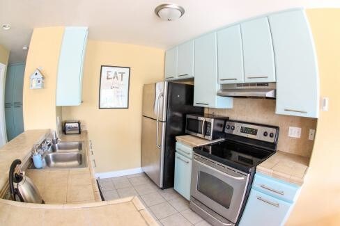 Kitchen - 2138 Garnet Ave