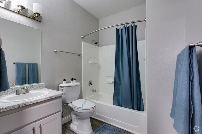 2 BR, 2 BA - 1,056 SF