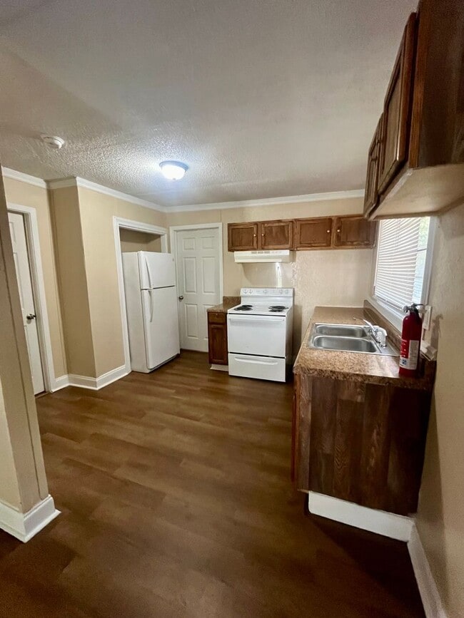 Photo - 3 Bed/1 Bath Home