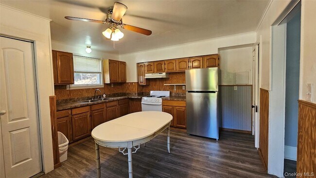 Photo - 130 Hortonville Main St