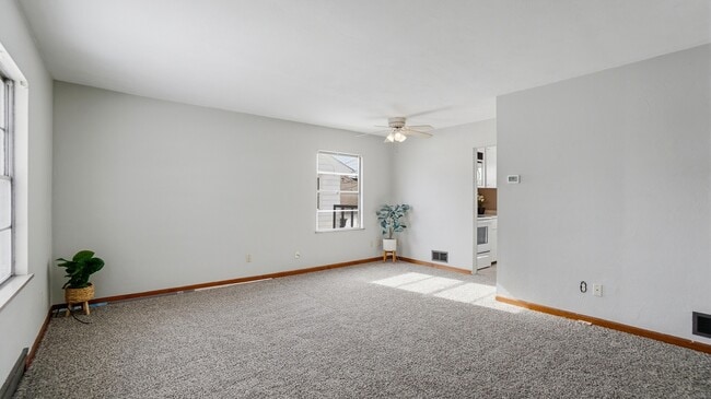 Photo - 2415 Carew St