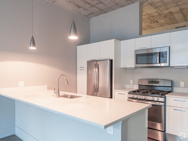 1BR, 1BA - 990sf