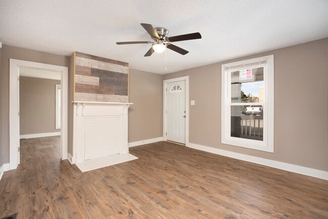 Building Photo - 2 Bedroom Home For Rent Near The Old Train Station!