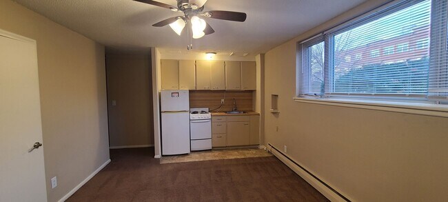 Building Photo - 1936 Ford Parkway