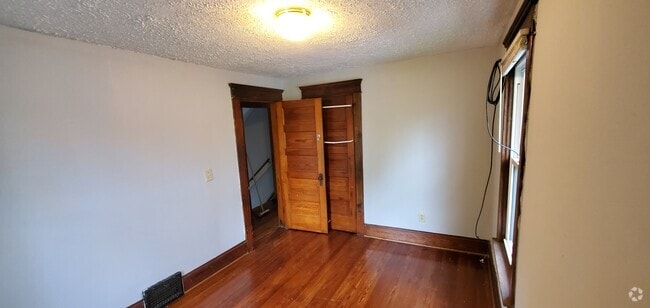 Building Photo - 136 Hollinger Ave Rental