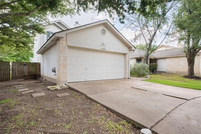 Photo - 1709 Royal Ascot Dr