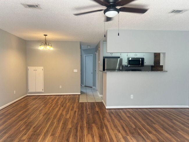 Photo - 102 S Spring View Dr