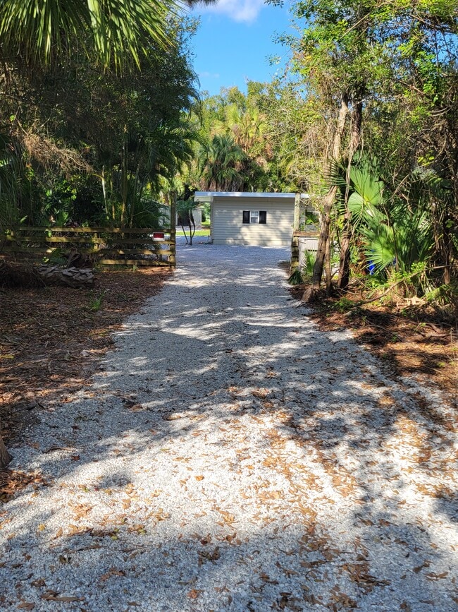 Photo - 6150 61st St