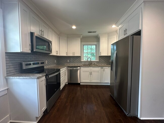 Building Photo - 569 Woods Dr NW