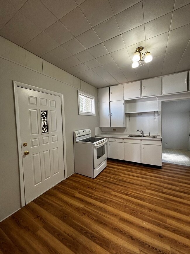 Photo - 1246 N Main St