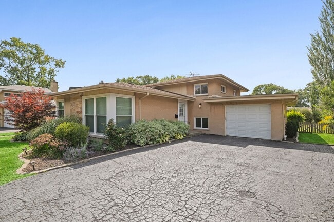 Building Photo - 230 Greenfield Dr