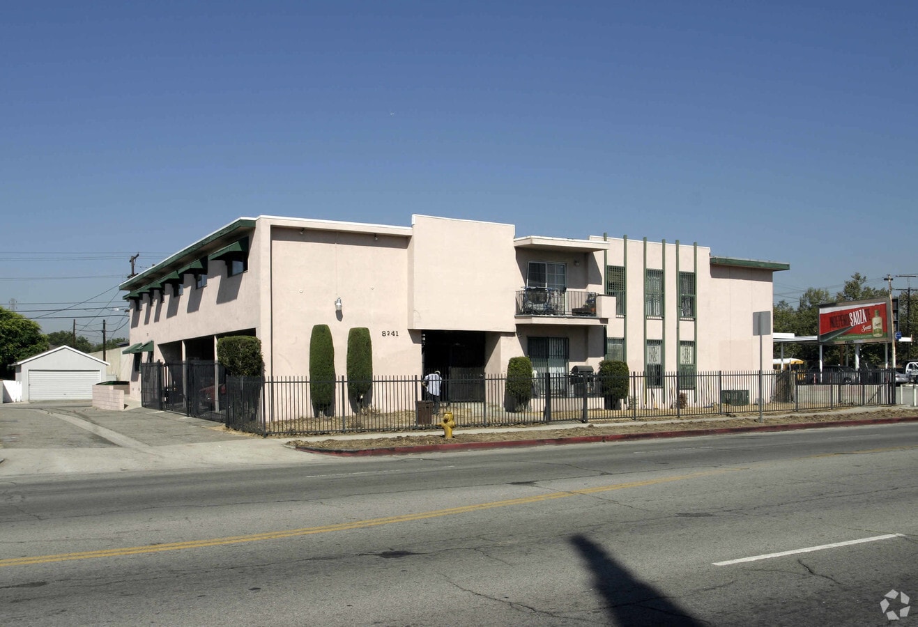 Photo - 8241 Whitsett Ave