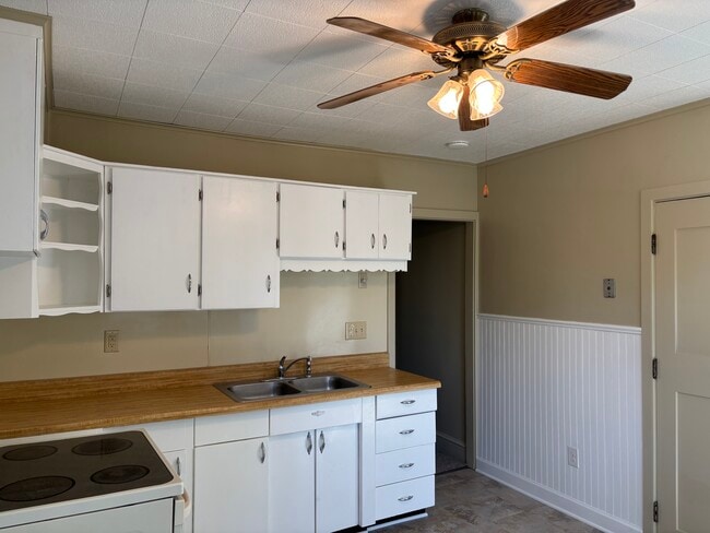 Photo - 219 7th St Unit Apt 2