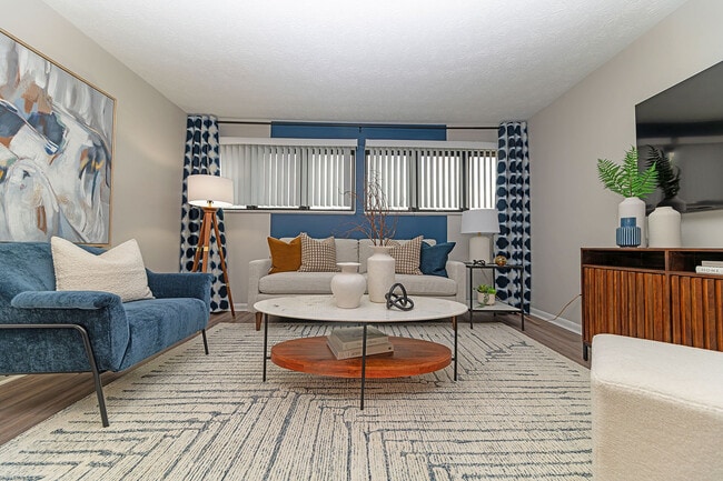 Spacious living room - Vetra Lexington